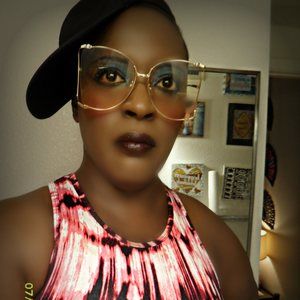 Meet your Posher, Monique